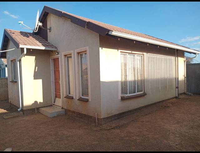 2 BEDROOM HOUSE FOR SALE IN LAKESIDE